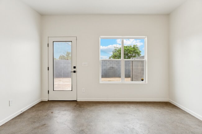 Building Photo - 1717 W Berridge Ln