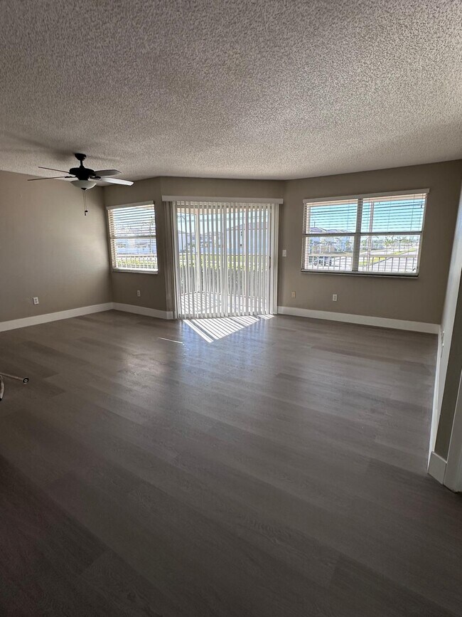 Building Photo - 2246 SE 27th Dr