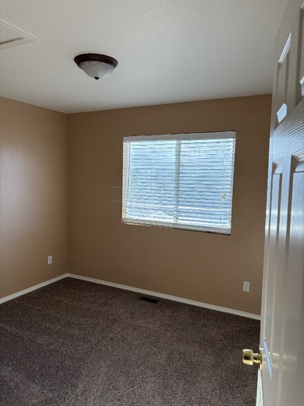 Building Photo - 1628 Lily Lake Dr