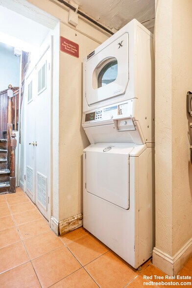 Building Photo - 94 Pleasant St