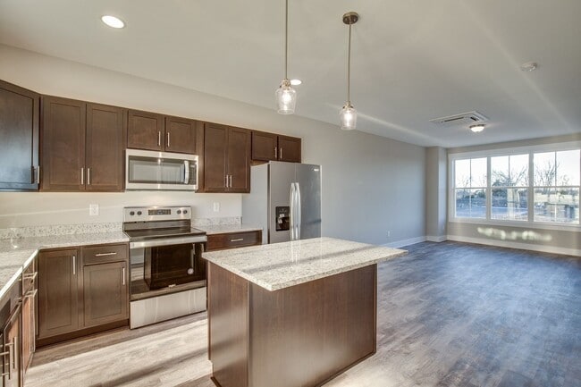 Building Photo - Townhome For Lease