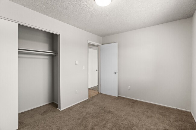 2 Bed 1 Bath - 700 Sq Ft - University Crossing Apartments