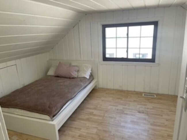 Building Photo - Lake Oakland Lakefront Home - 3 Bedroom 2 ...