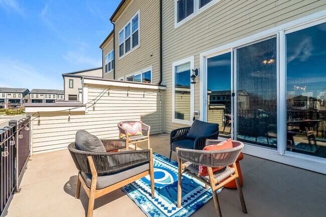 Building Photo - Stunning One Loudoun Townhome – 3BR / 3.5BA in Prime Ashburn Location – Available May 1