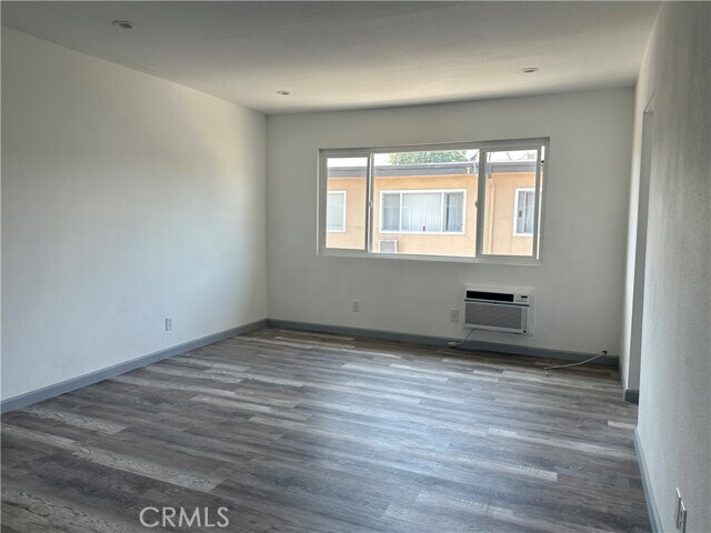 Building Photo - 3060 Vineland Ave