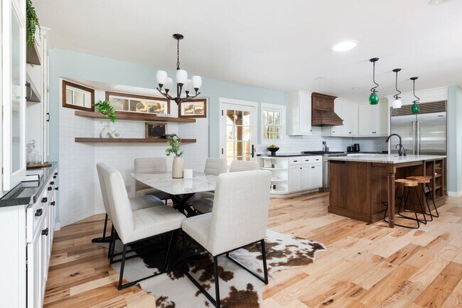 Building Photo - 5 Bedroom 2.5 Bath Retreat in Prime Arvada...