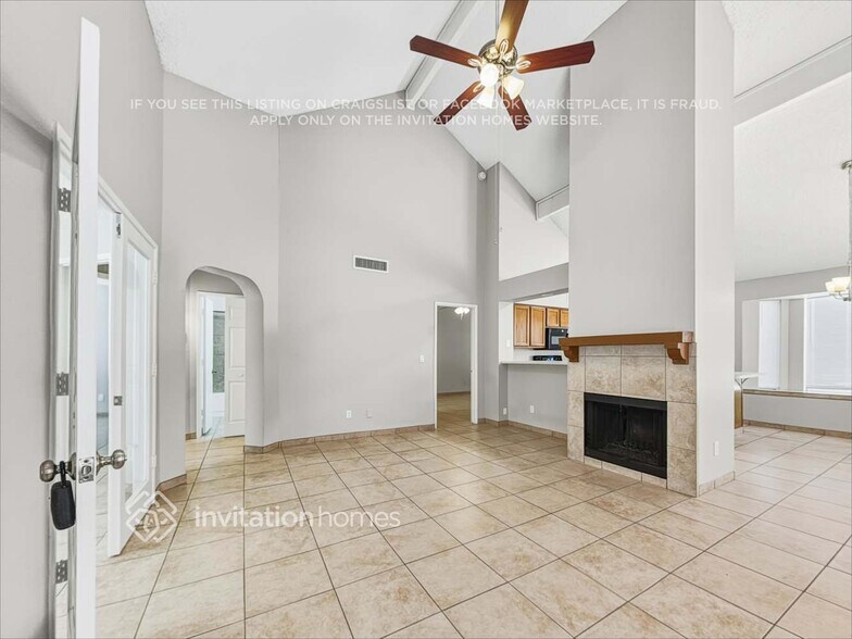Building Photo - 2142 W Monona Dr