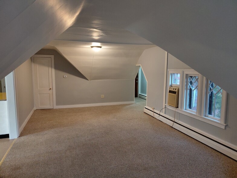 Living/bedroom - 51 Grand Ave