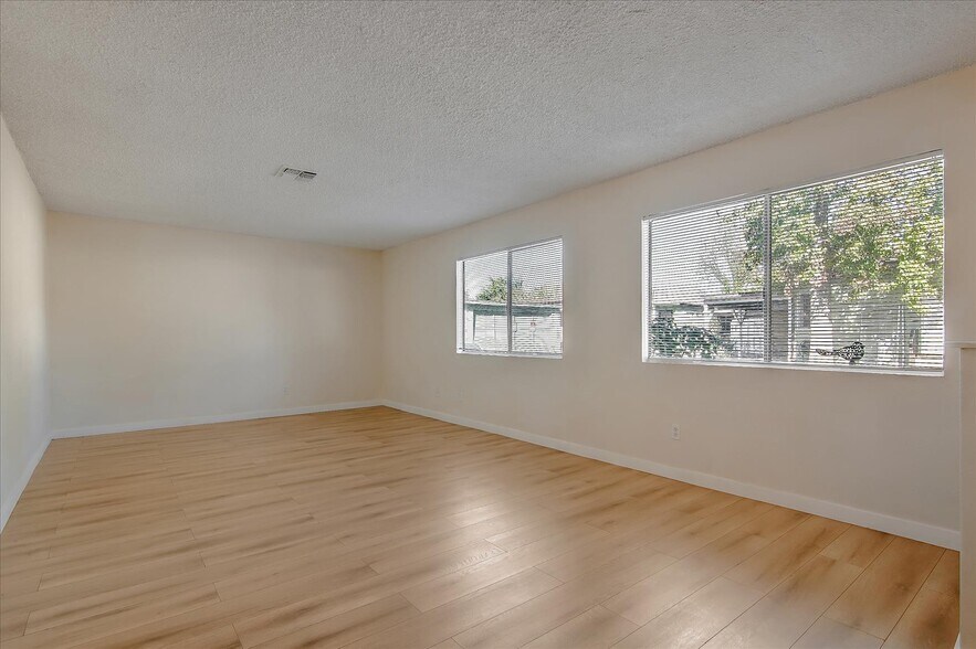 Building Photo - 9223 Langdon Ave