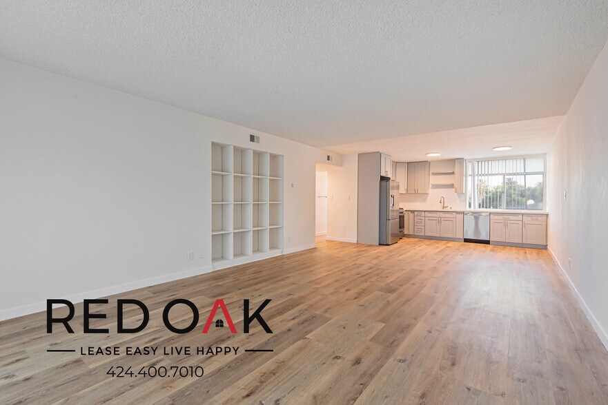 Building Photo - 511 N Kenmore Ave