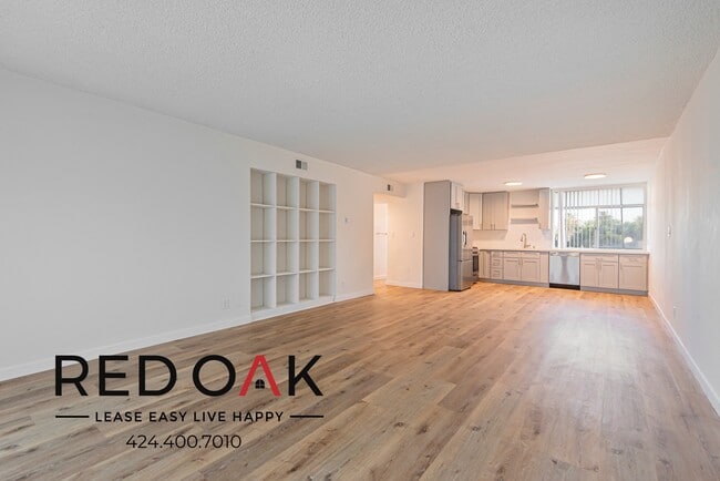 Building Photo - 511 N Kenmore Ave