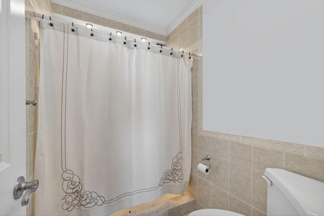 Building Photo - 801 Lake Shore Dr