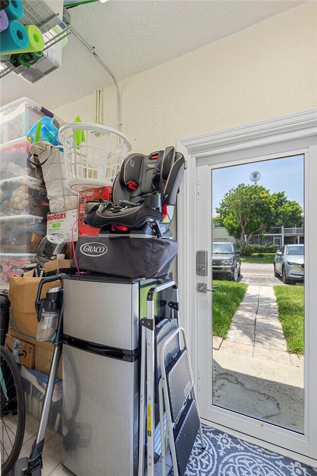 Building Photo - 2755 NE 28th Ave