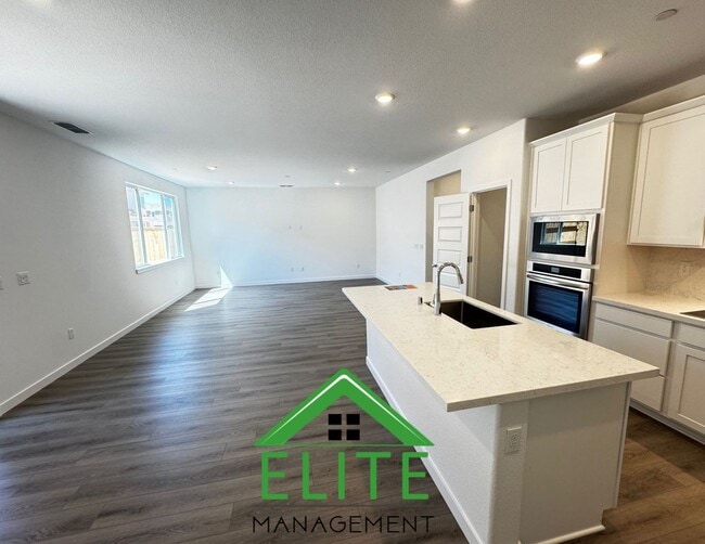 Building Photo - 12688 Molli Ave