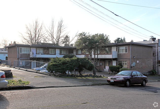 Primary Photo - Brandon Court Apartments