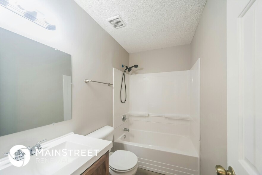 Building Photo - 6055 Chickasaw Dr