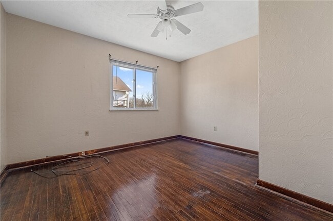 Building Photo - 1001 5th St