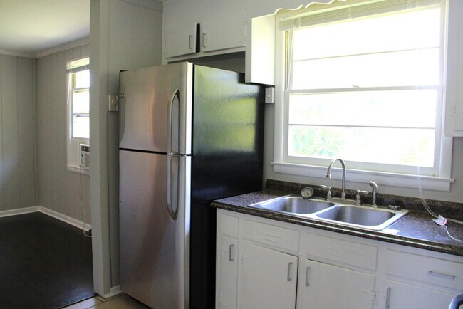 Building Photo - Rivergate Mall!! 3 Bedrooms / 1 Bathroom Renovated!