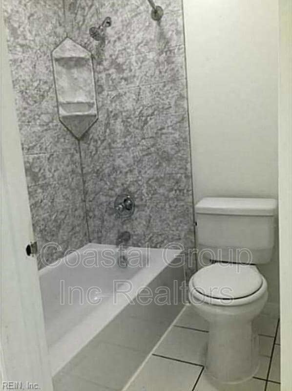 Building Photo - 800 St Denis Ct