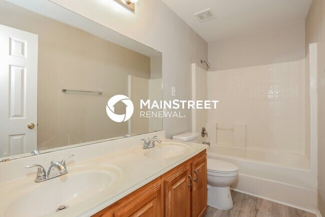 Building Photo - 5 Bedroom Pet-Friendly Home in Arlington, TX with Main Street Renewal