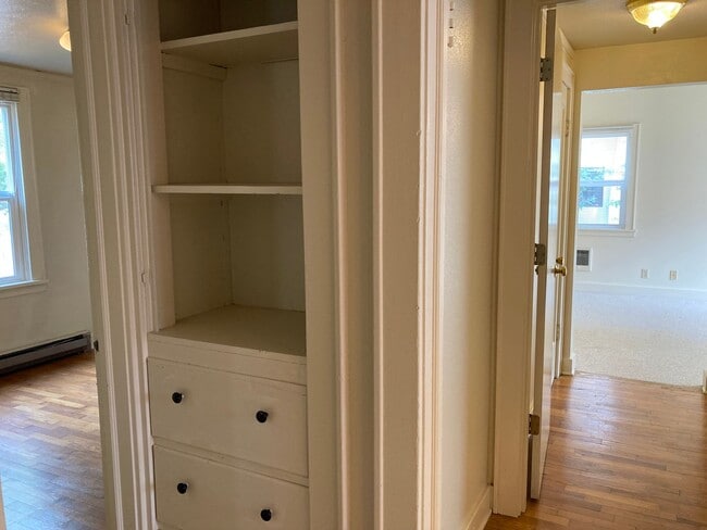 Building Photo - Campus House ~ 3 bedroom, 2 bath