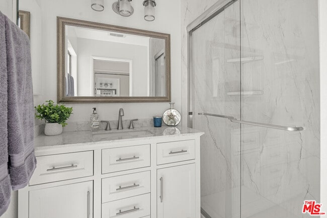 Building Photo - 12581 Sanford St