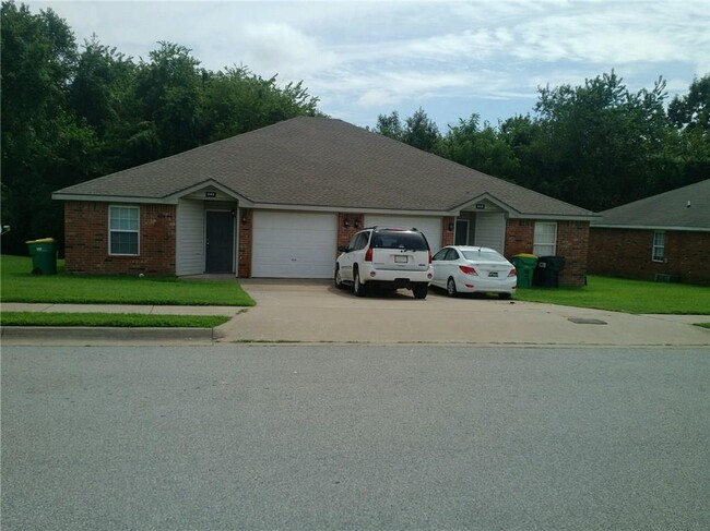 Primary Photo - 243 Graystone Cir