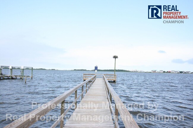 Building Photo - Spacious Home w/Community Access to Intra-...