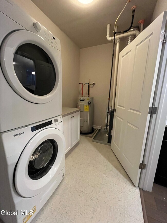 Building Photo - 2 West Ave