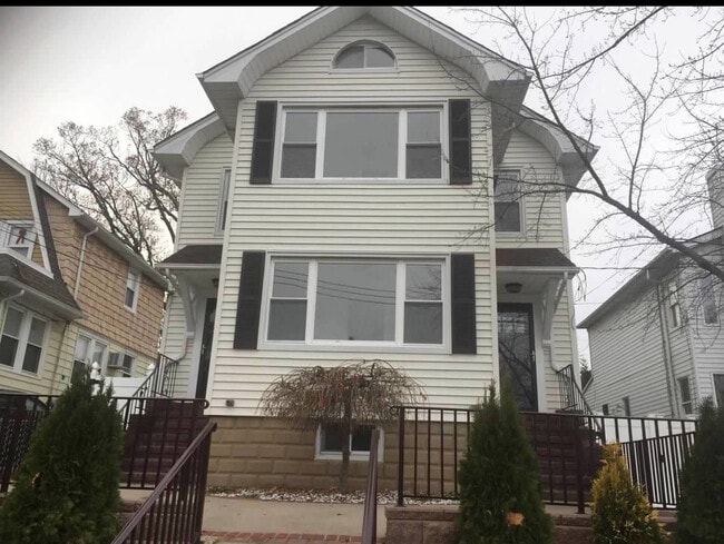 Building Photo - 690 Annadale Rd