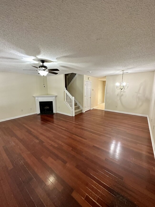 Building Photo - Cozy 2BR/2.5 Bath Townhouse in Holly Ridge