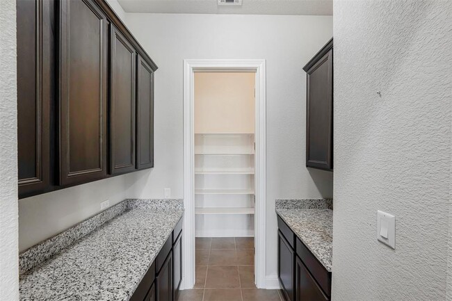 Building Photo - 4620 Katherine Dr