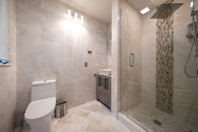 Building Photo - 6624 Southcrest Dr
