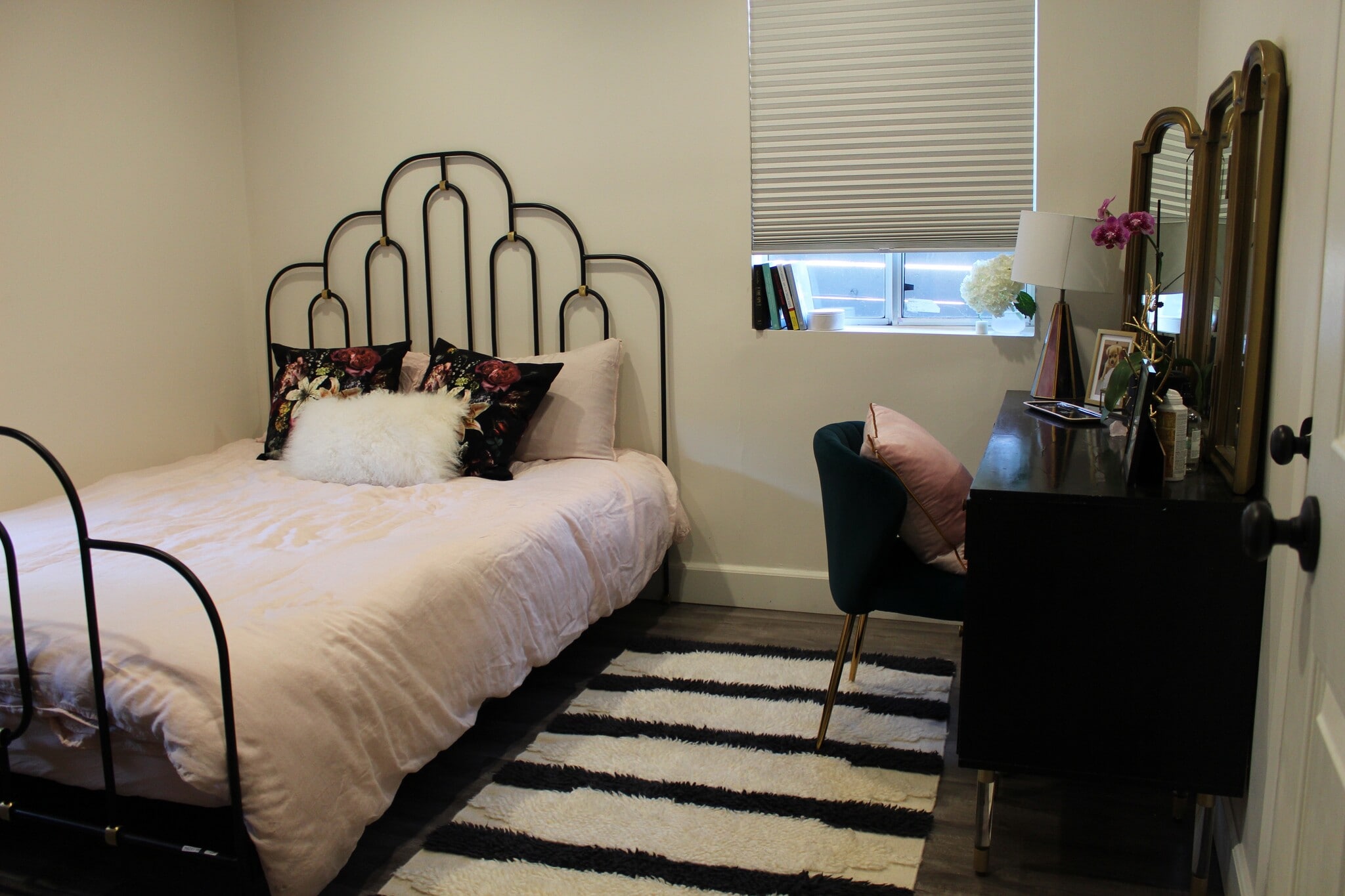 Building Photo - 323 N Vendome St