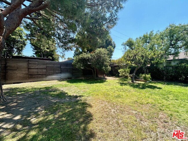 Building Photo - 3284 Glendon Ave