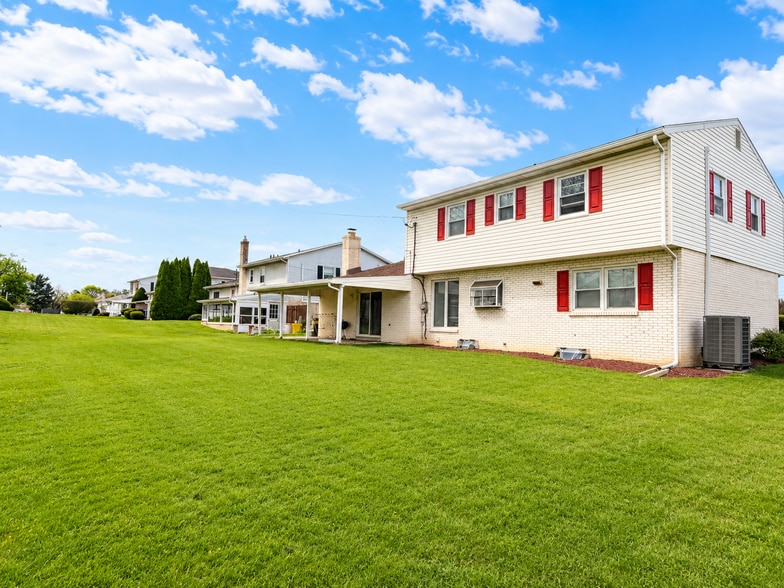 Building Photo - 314 Somerset Dr