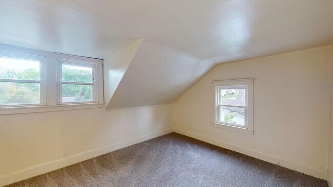 Building Photo - 210 Perry St