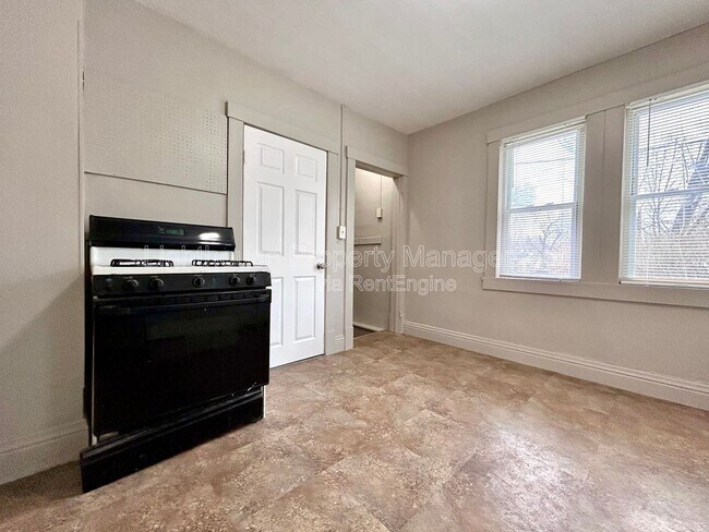 Building Photo - 1126 Holt St