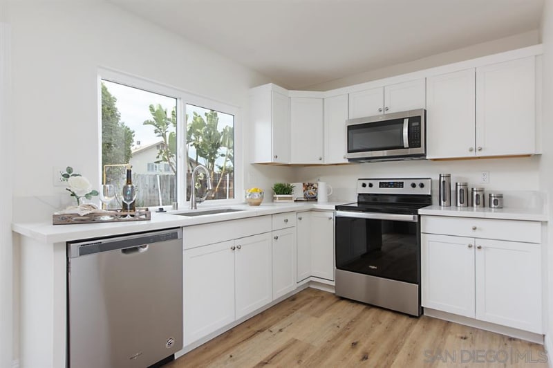 Building Photo - 1512 Clavelita Pl