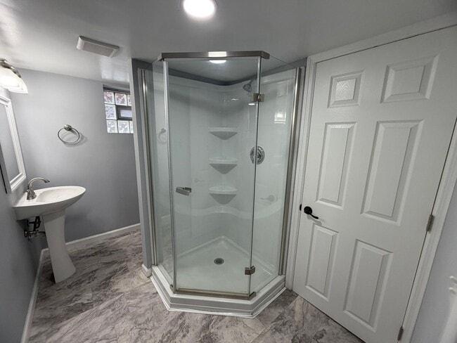 Building Photo - 6611 Kennedy Ave