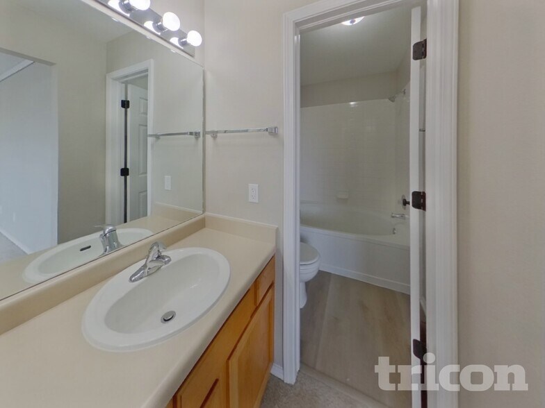 Building Photo - 5119 Chaise Dr