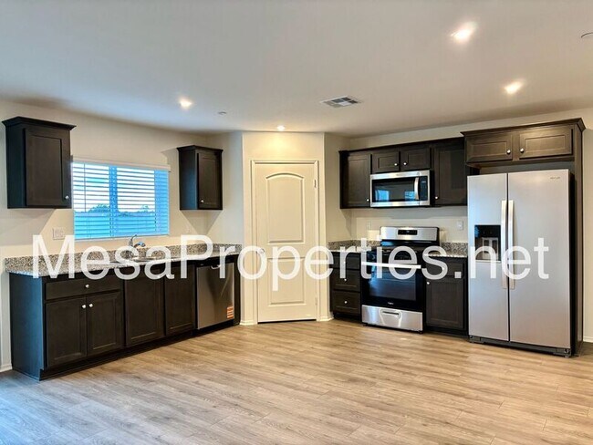 Building Photo - 14960 Coppola St