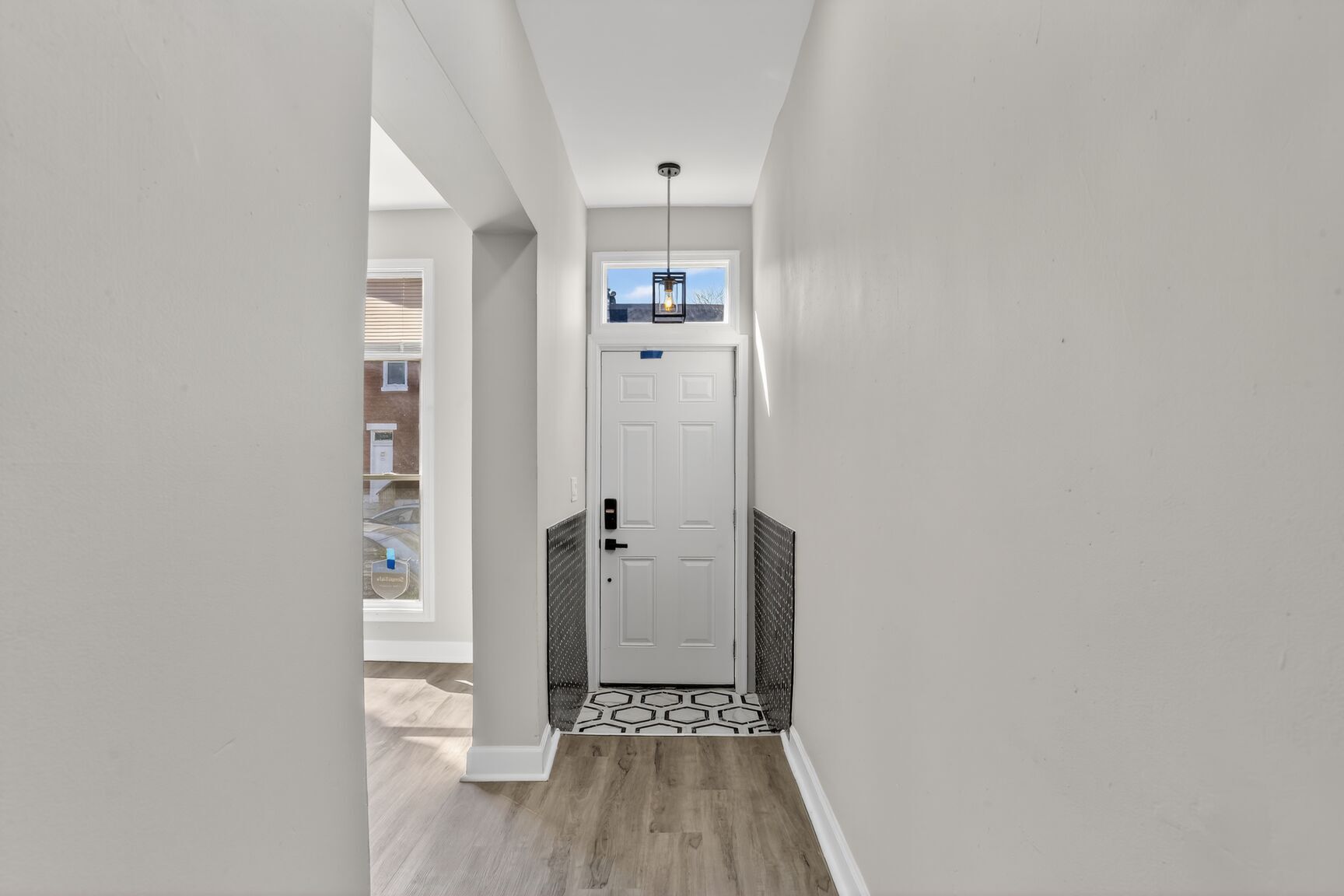 Building Photo - 2102 W Saratoga St