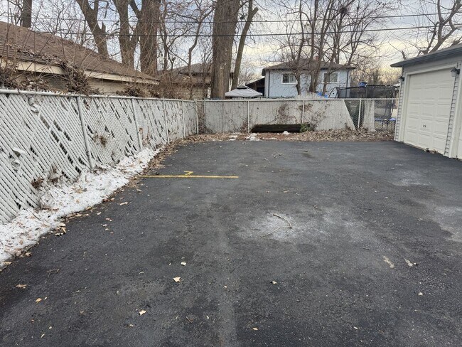 Building Photo - 15214 Woodlawn Ave