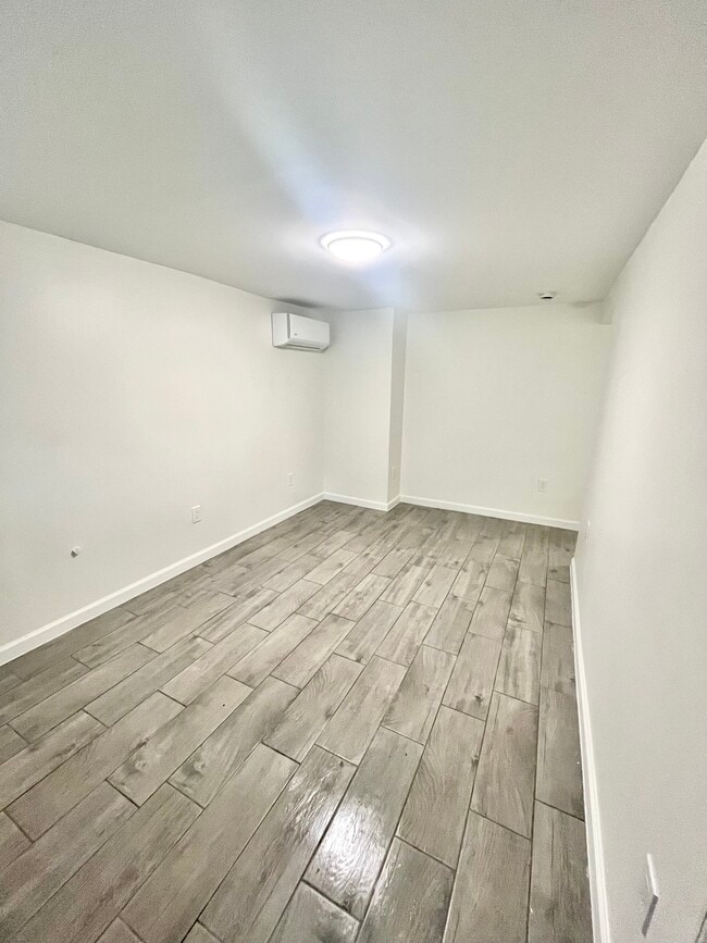 Building Photo - 38 51st St