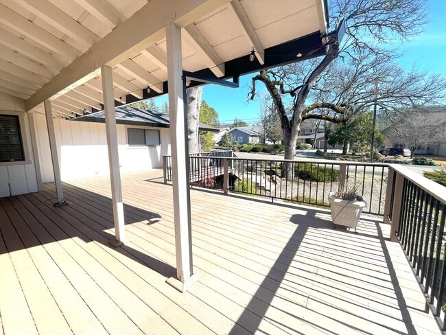 Building Photo - 3 bedroom, 2 bath home in Lake Wildwood, P...