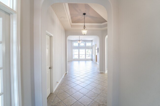 Building Photo - 2910 Sandleigh Dr