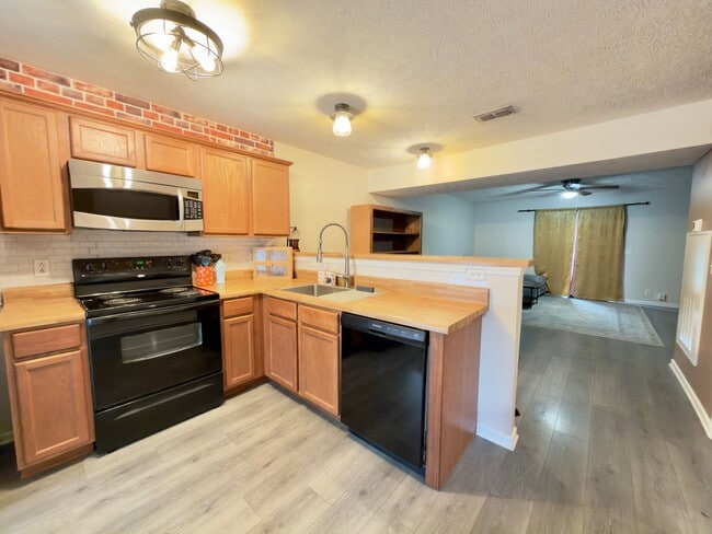 Building Photo - 1307 Amsterdam Ct