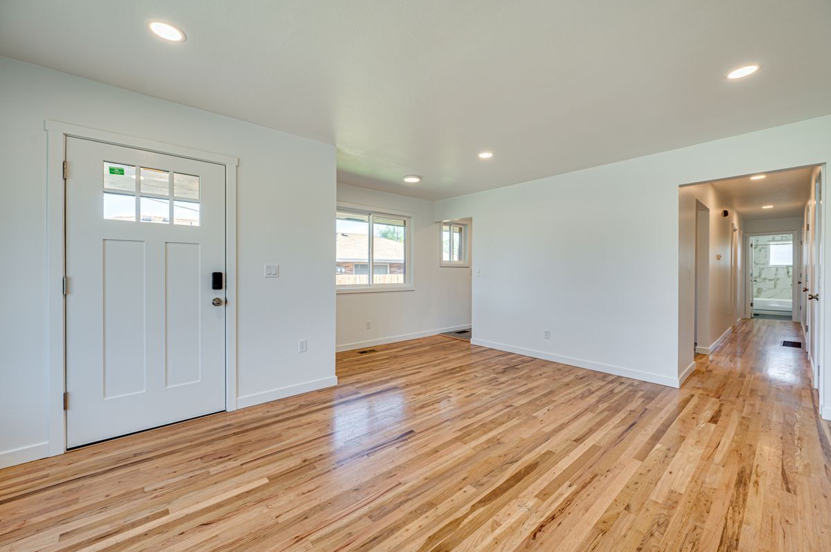 Building Photo - 634 NE 19th Ave