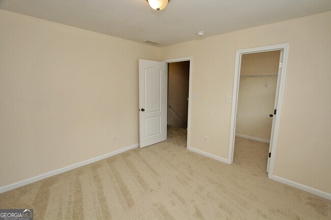 Building Photo - 728 Castle Top Ct SE